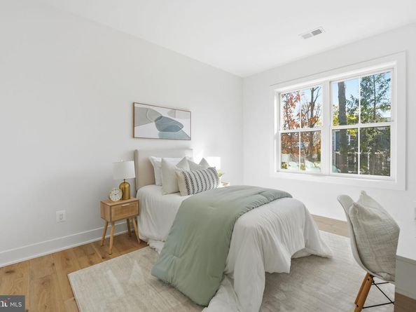 612 Gibson Circle SW, Vienna VA 22180