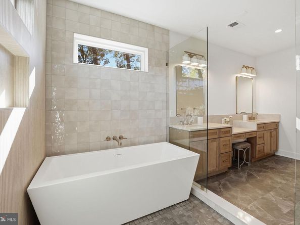 612 Gibson Circle SW, Vienna VA 22180