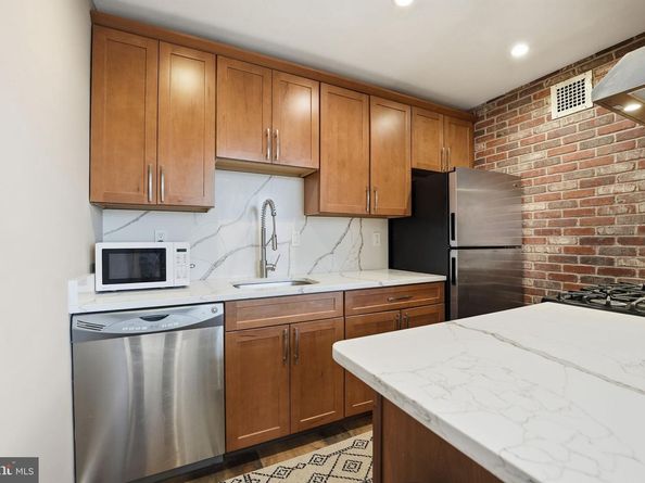 4390 Lorcom Lane 402, Arlington VA 22207