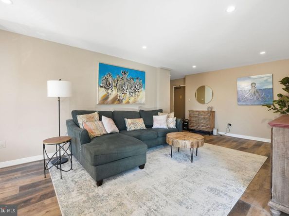 4390 Lorcom Lane 402, Arlington VA 22207