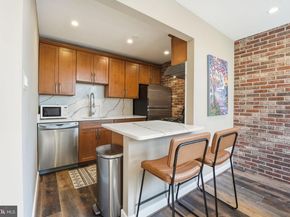 4390 Lorcom Lane 402, Arlington VA 22207