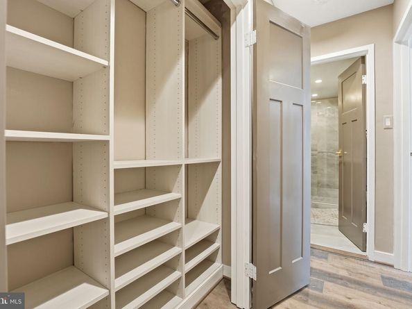 4390 Lorcom Lane 402, Arlington VA 22207