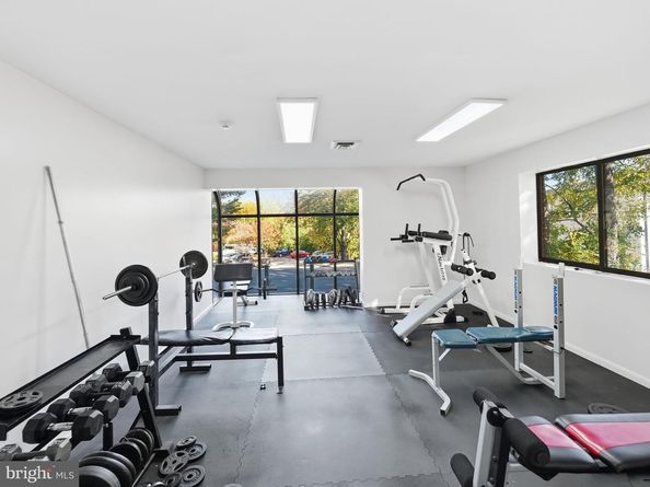 4390 Lorcom Lane 402, Arlington VA 22207