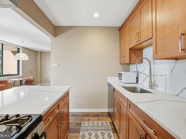 4390 Lorcom Lane 402, Arlington VA 22207