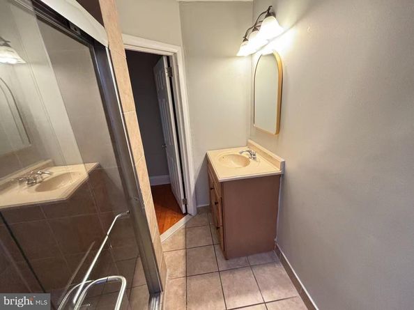 4737 Oakmont, Philadelphia PA 19136