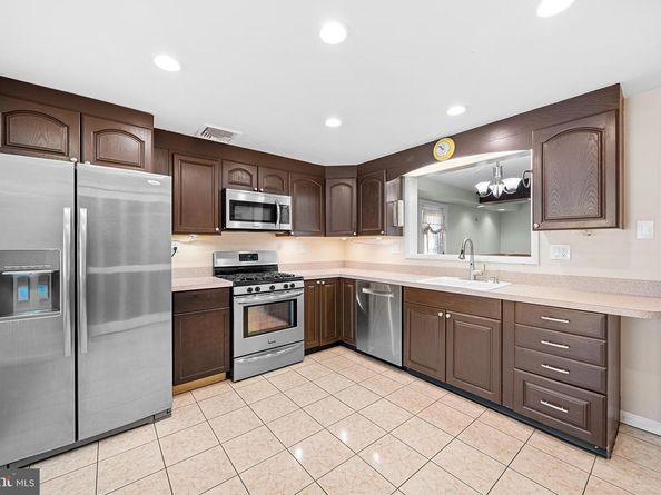 1203 Wedgewood Road, Flourtown PA 19031