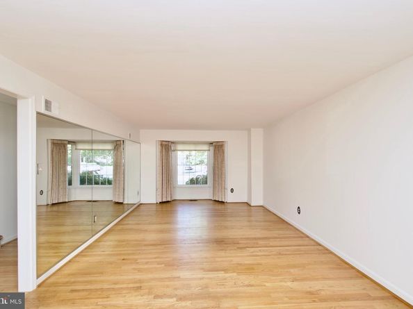 2417 Falls Place Court, Falls Church VA 22043