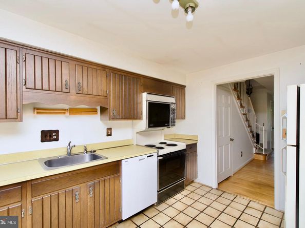 2417 Falls Place Court, Falls Church VA 22043