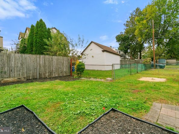 238 Jackson Avenue, Collingdale PA 19023