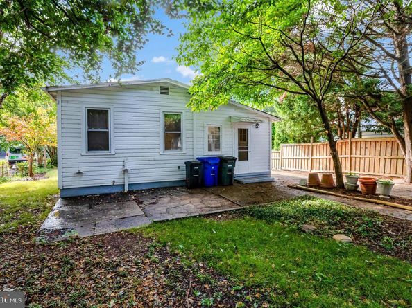 2621 2nd Road N, Arlington VA 22201