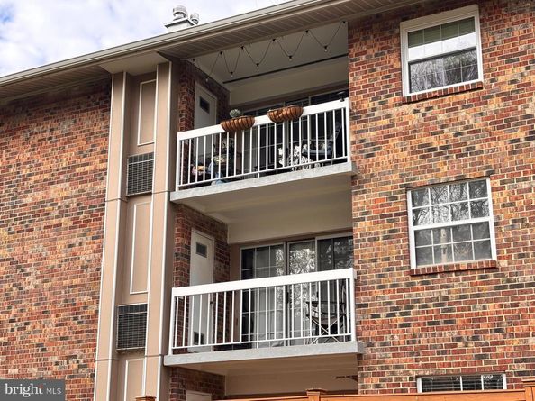 1914 Wilson Lane 202, Mclean VA 22102