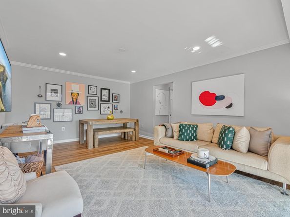 1914 Wilson Lane 202, Mclean VA 22102