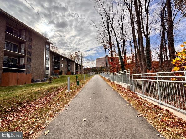 1914 Wilson Lane 202, Mclean VA 22102