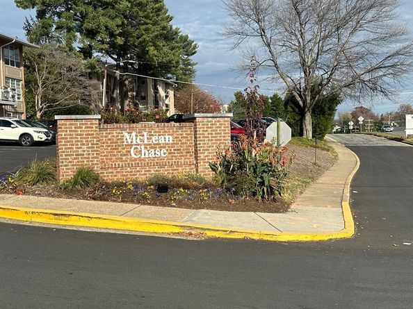 1914 Wilson Lane 202, Mclean VA 22102
