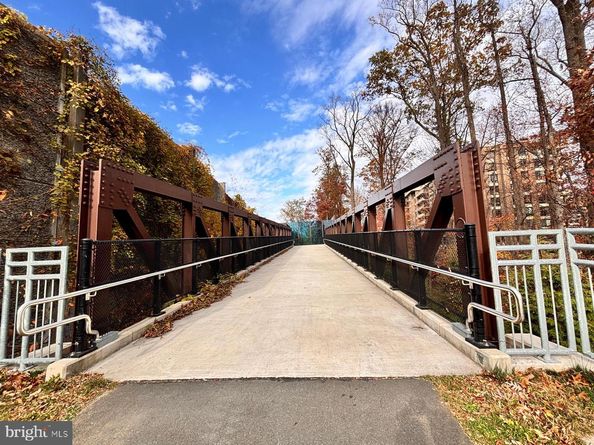 1914 Wilson Lane 202, Mclean VA 22102