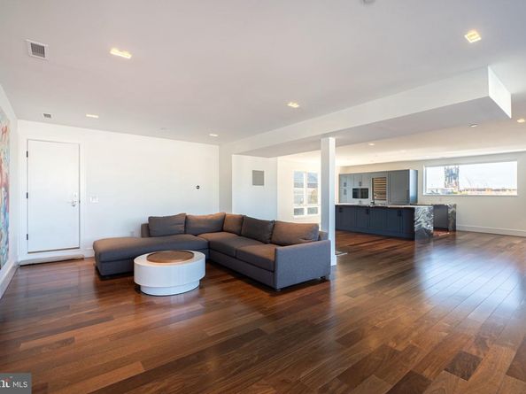 815 S 20TH Street, Philadelphia PA 19146