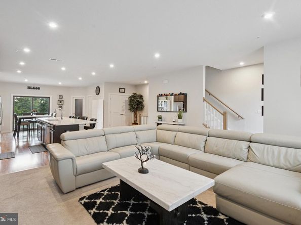 13506 Innovation Station Loop 2B, Herndon VA 20171