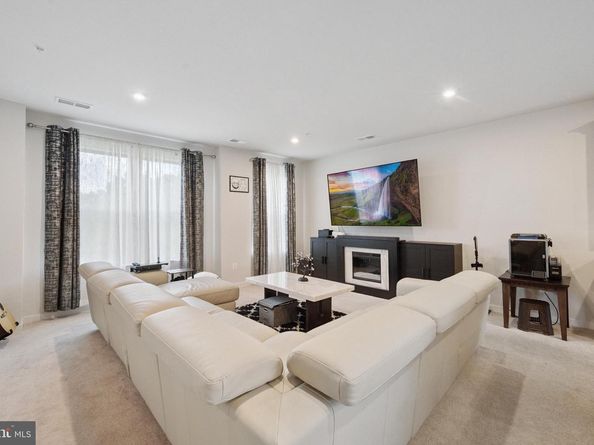 13506 Innovation Station Loop 2B, Herndon VA 20171