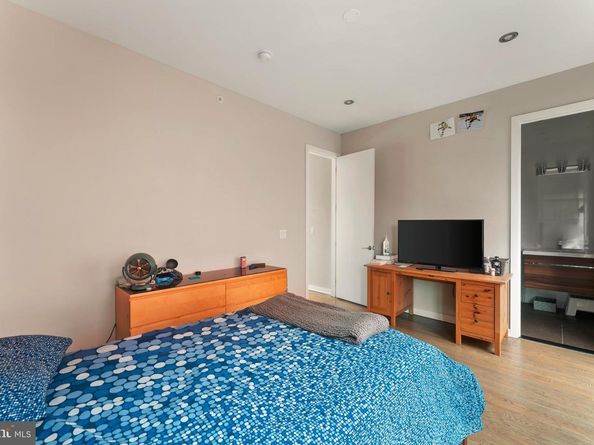 152 Vine Street, Philadelphia PA 19106