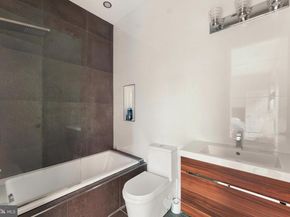 152 Vine Street, Philadelphia PA 19106