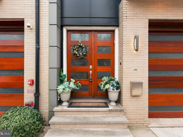 152 Vine Street, Philadelphia PA 19106