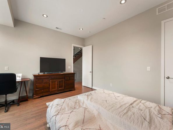 152 Vine Street, Philadelphia PA 19106