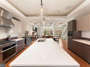 152 Vine Street, Philadelphia PA 19106