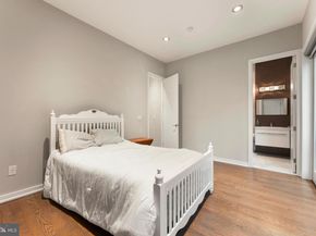 152 Vine Street, Philadelphia PA 19106