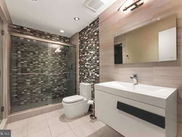 152 Vine Street, Philadelphia PA 19106