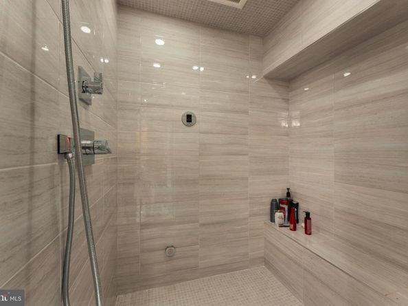 152 Vine Street, Philadelphia PA 19106