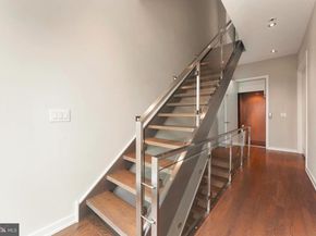 152 Vine Street, Philadelphia PA 19106