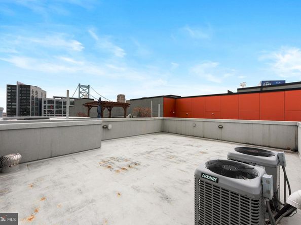 152 Vine Street, Philadelphia PA 19106