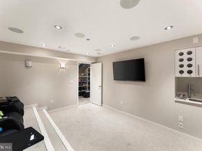 152 Vine Street, Philadelphia PA 19106