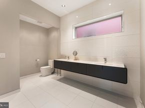 152 Vine Street, Philadelphia PA 19106