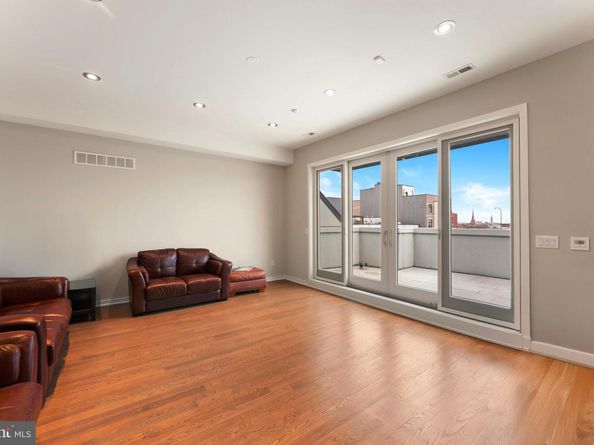 152 Vine Street, Philadelphia PA 19106