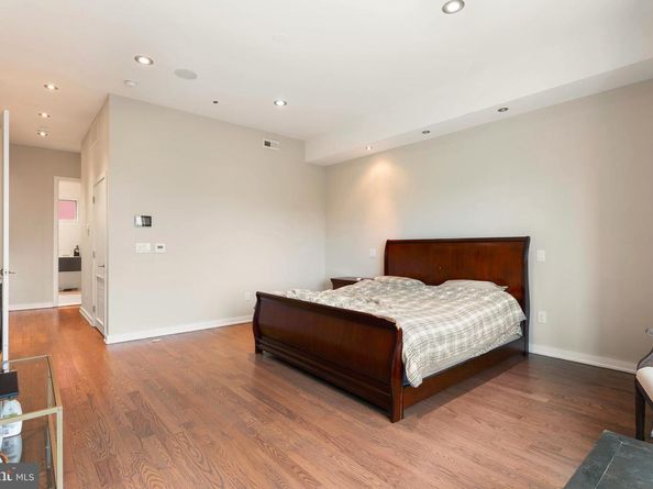 152 Vine Street, Philadelphia PA 19106