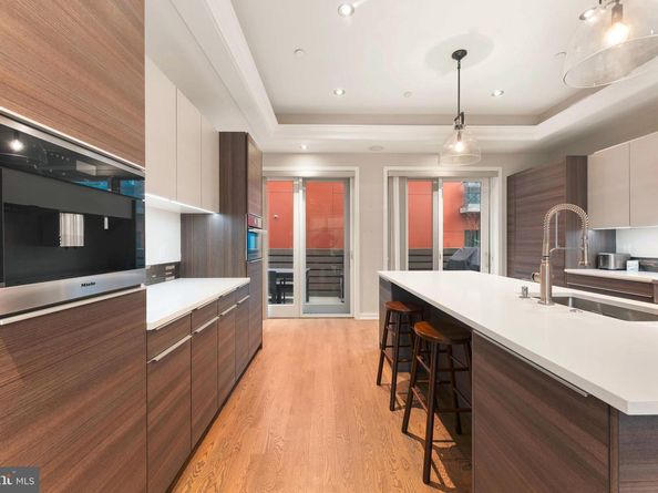 152 Vine Street, Philadelphia PA 19106