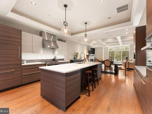 152 Vine Street, Philadelphia PA 19106