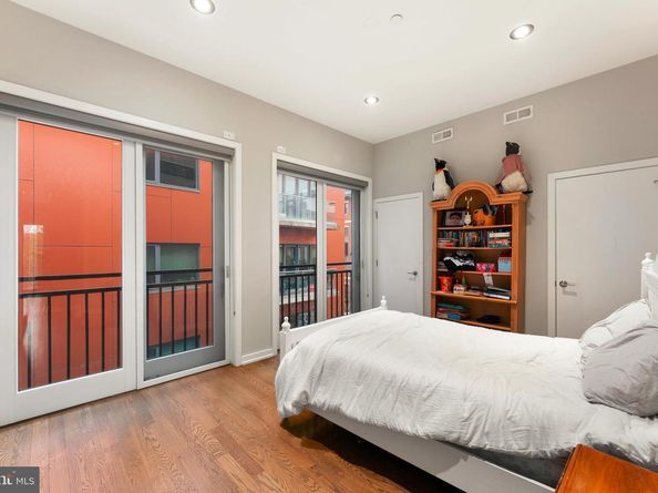 152 Vine Street, Philadelphia PA 19106