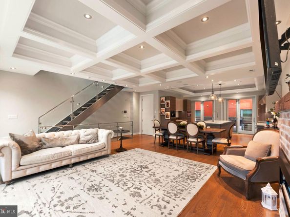 152 Vine Street, Philadelphia PA 19106