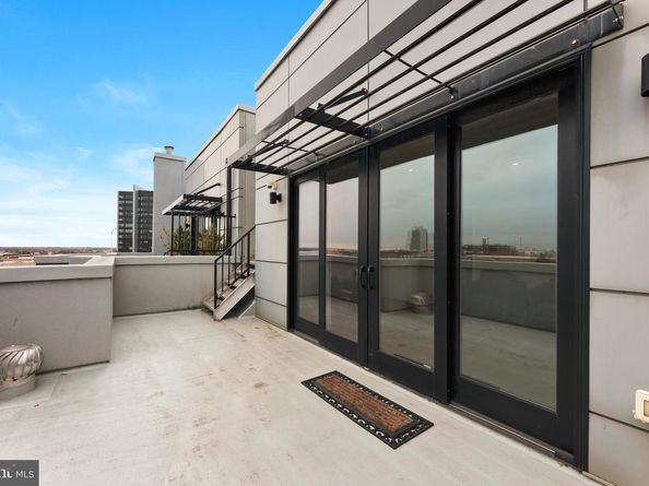 152 Vine Street, Philadelphia PA 19106