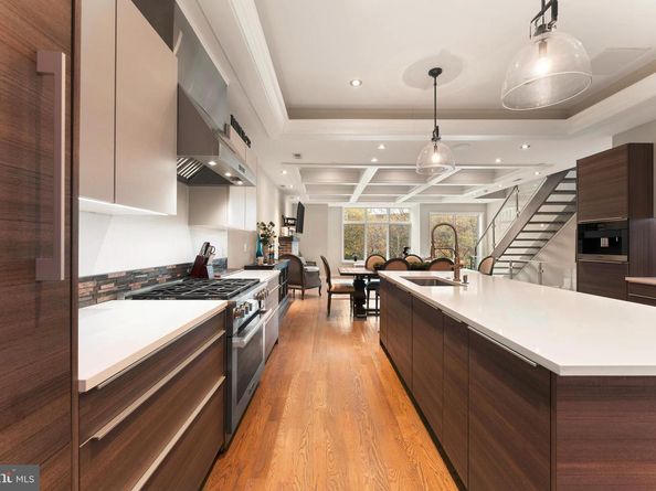 152 Vine Street, Philadelphia PA 19106