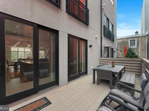 152 Vine Street, Philadelphia PA 19106