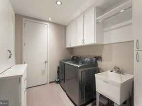 152 Vine Street, Philadelphia PA 19106