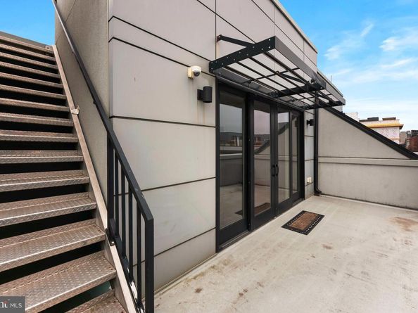 152 Vine Street, Philadelphia PA 19106