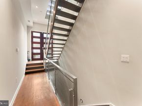 152 Vine Street, Philadelphia PA 19106