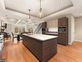 152 Vine Street, Philadelphia PA 19106