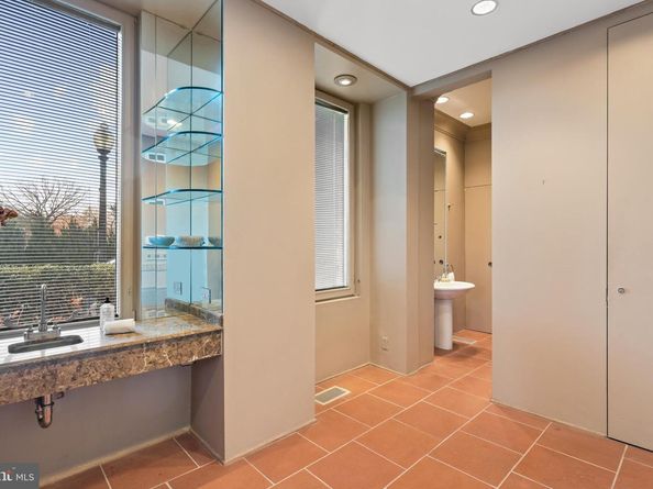 901 26TH Street NW, Washington DC 20037