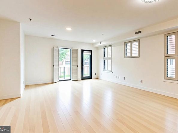 310 V Street NE 1, Washington DC 20002