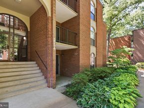 3354 Woodburn Road 12, Annandale VA 22003